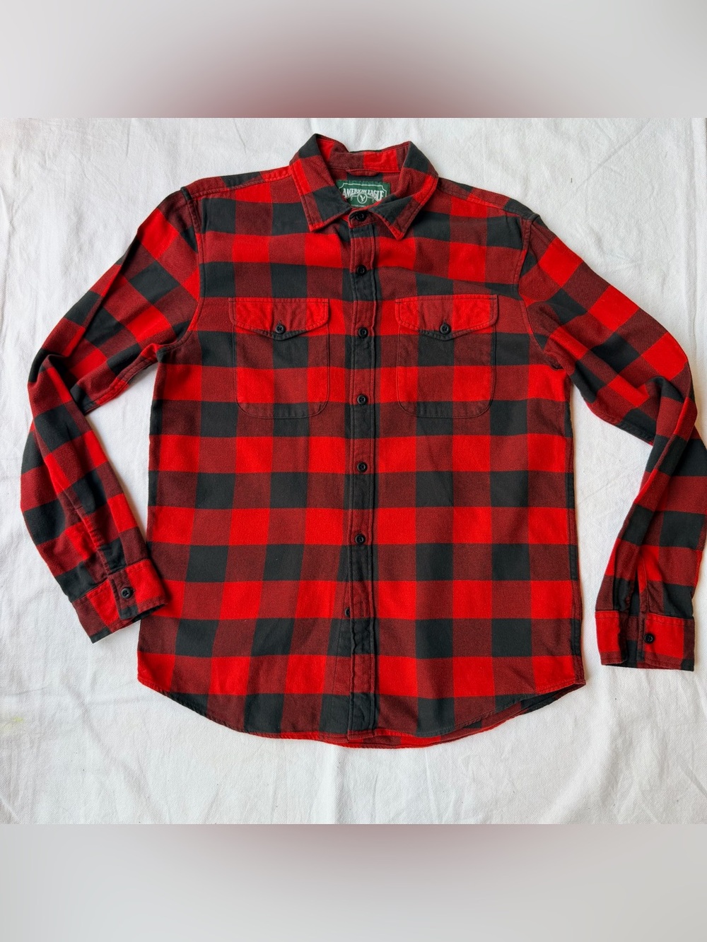 American Eagle Classic Red Buffalo Check Plaid Button-Down Shirt